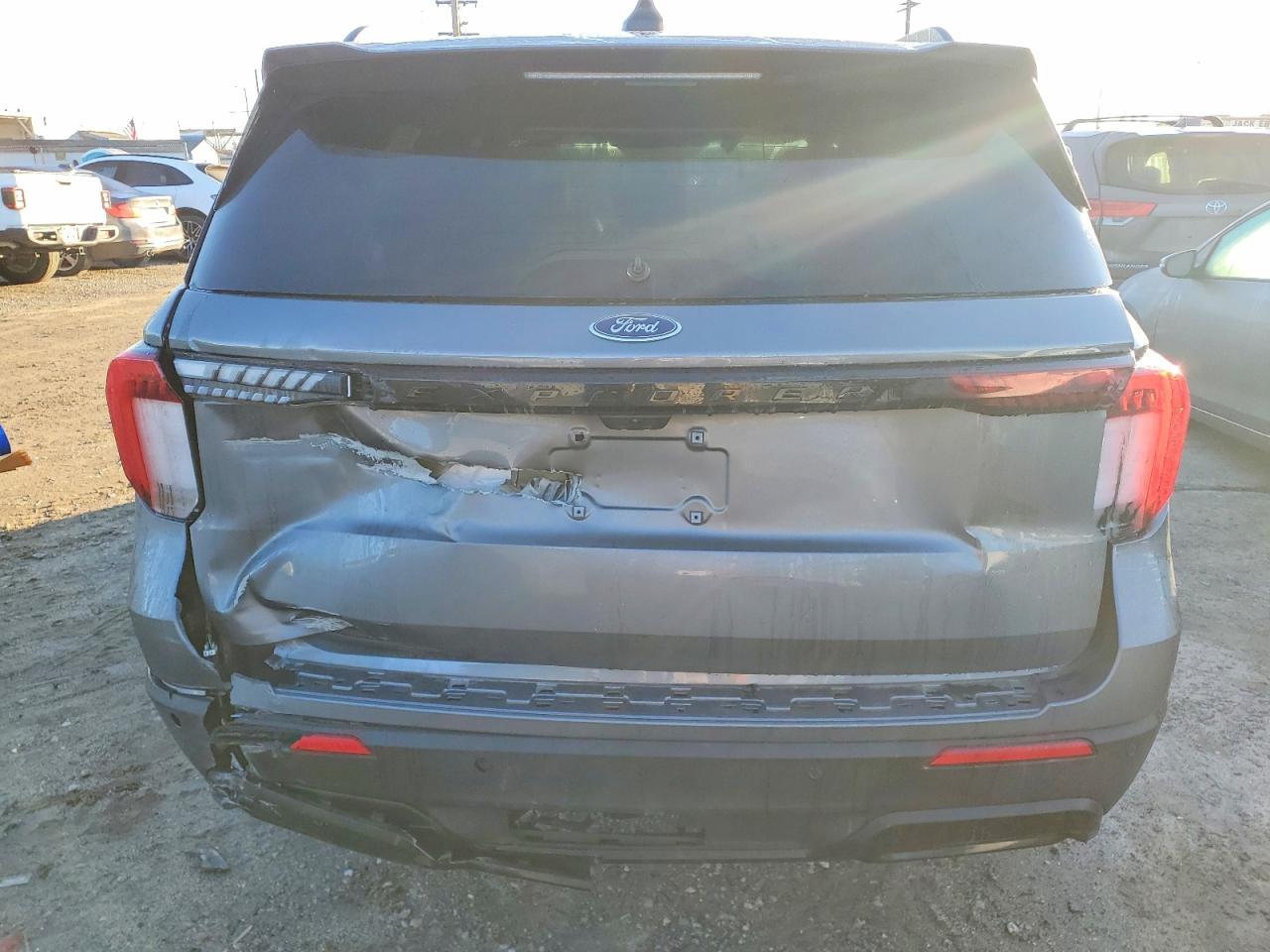 2025 Ford Explorer St-Line - Image 6