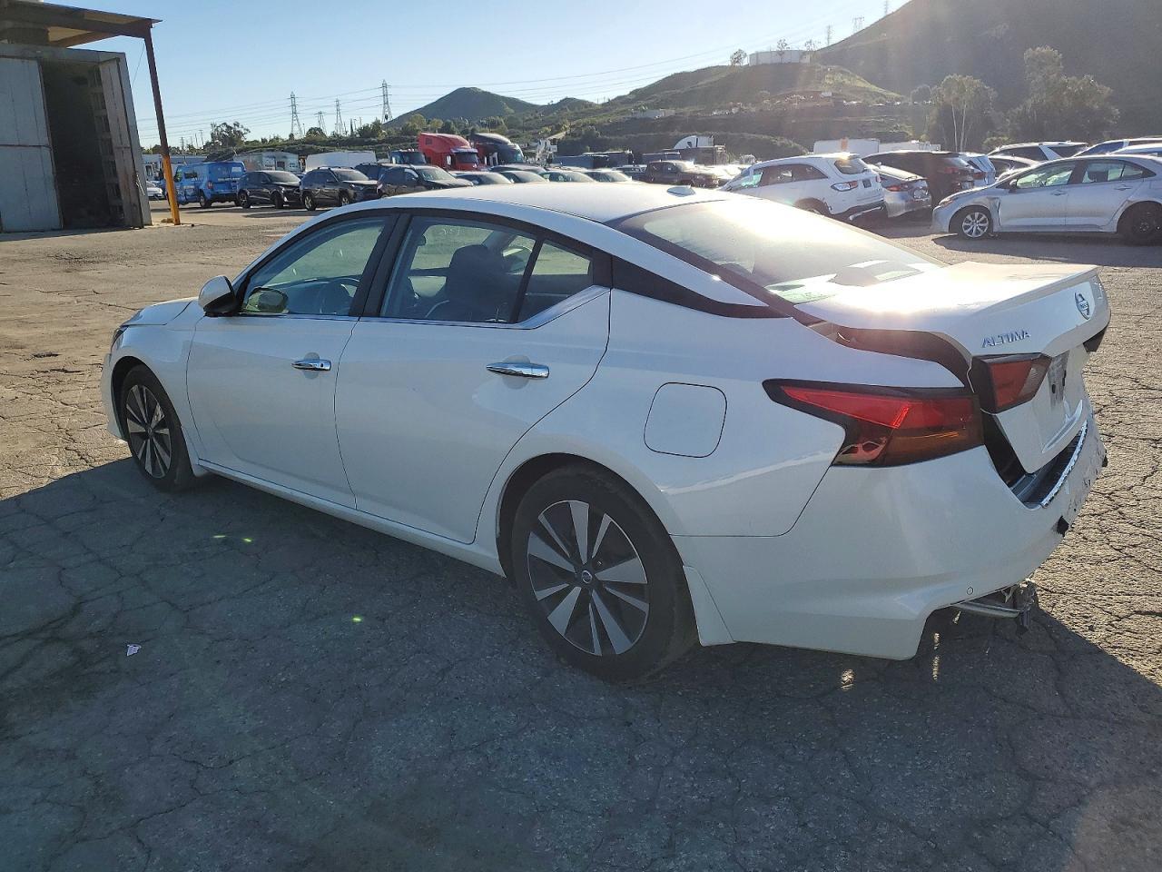2022 Nissan Altima Sv - Image 2