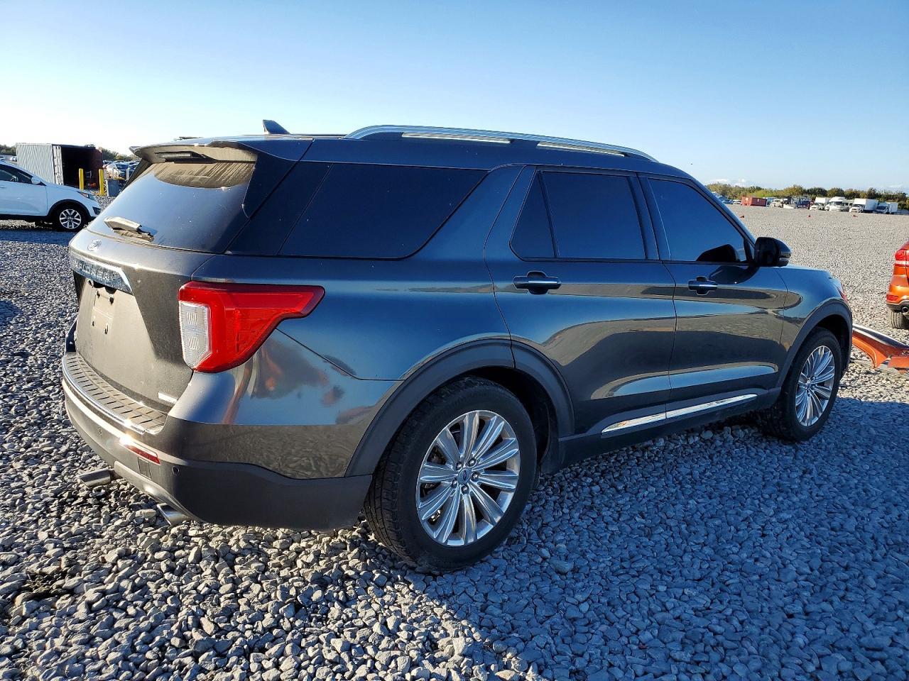 2020 Ford Explorer Limited - Image 3