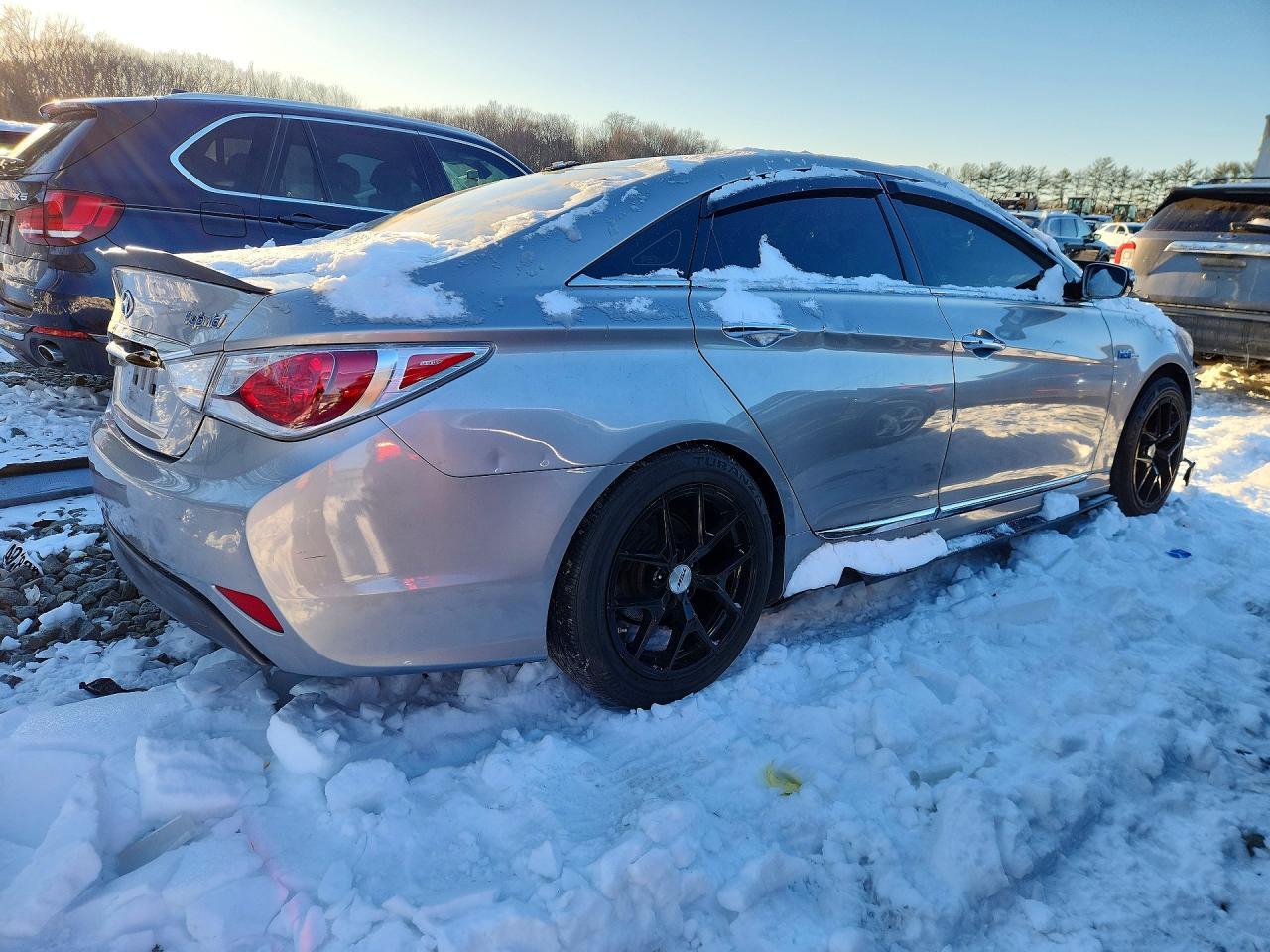 2012 Hyundai Sonata Hybrid - Image 3