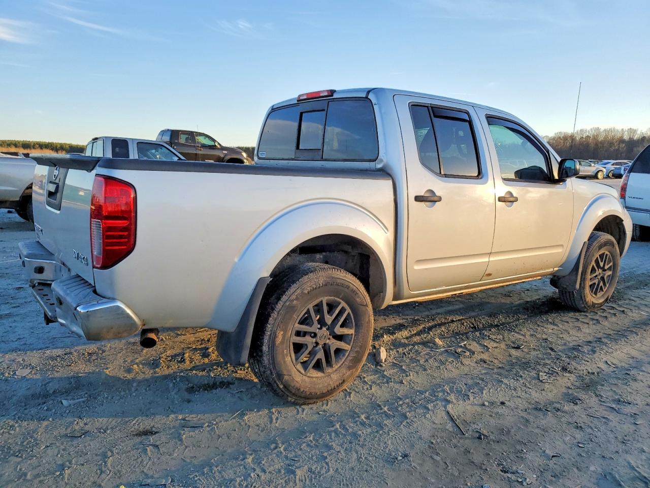 2015 Nissan Frontier S - Image 3