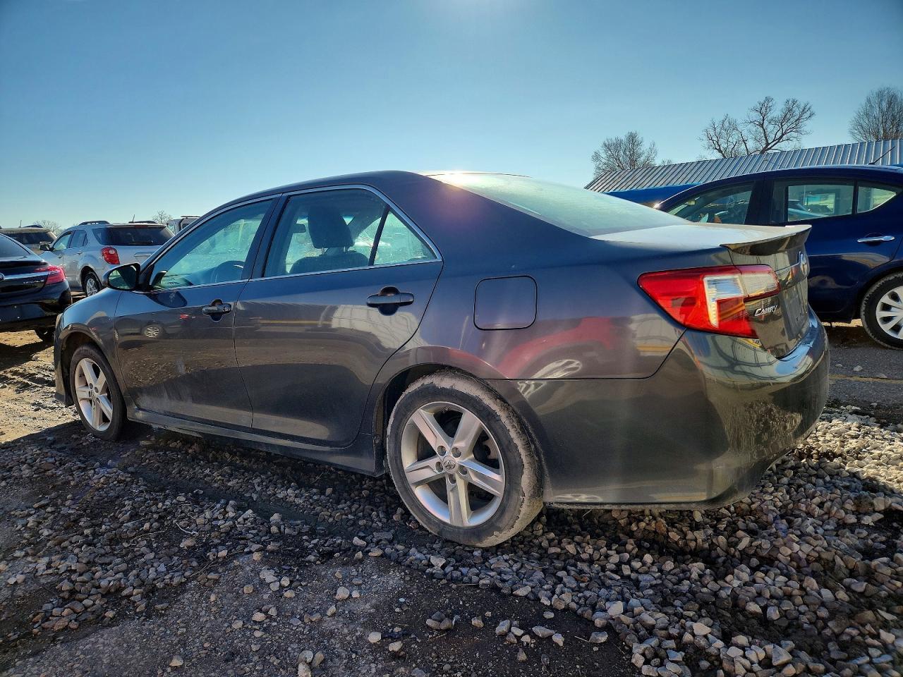 2014 Toyota Camry L - Фото 2