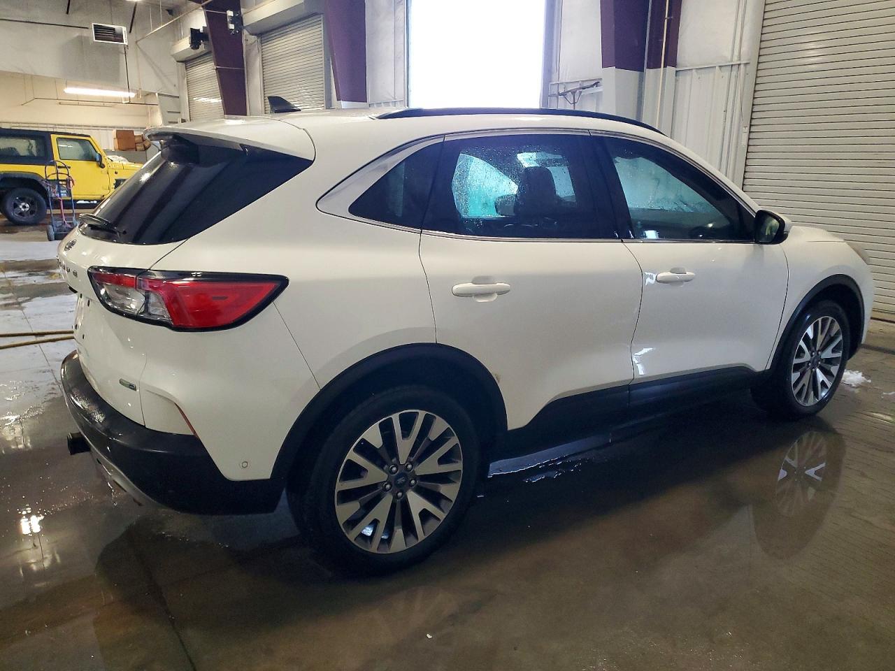 2020 Ford Escape Titanium - Фото 3