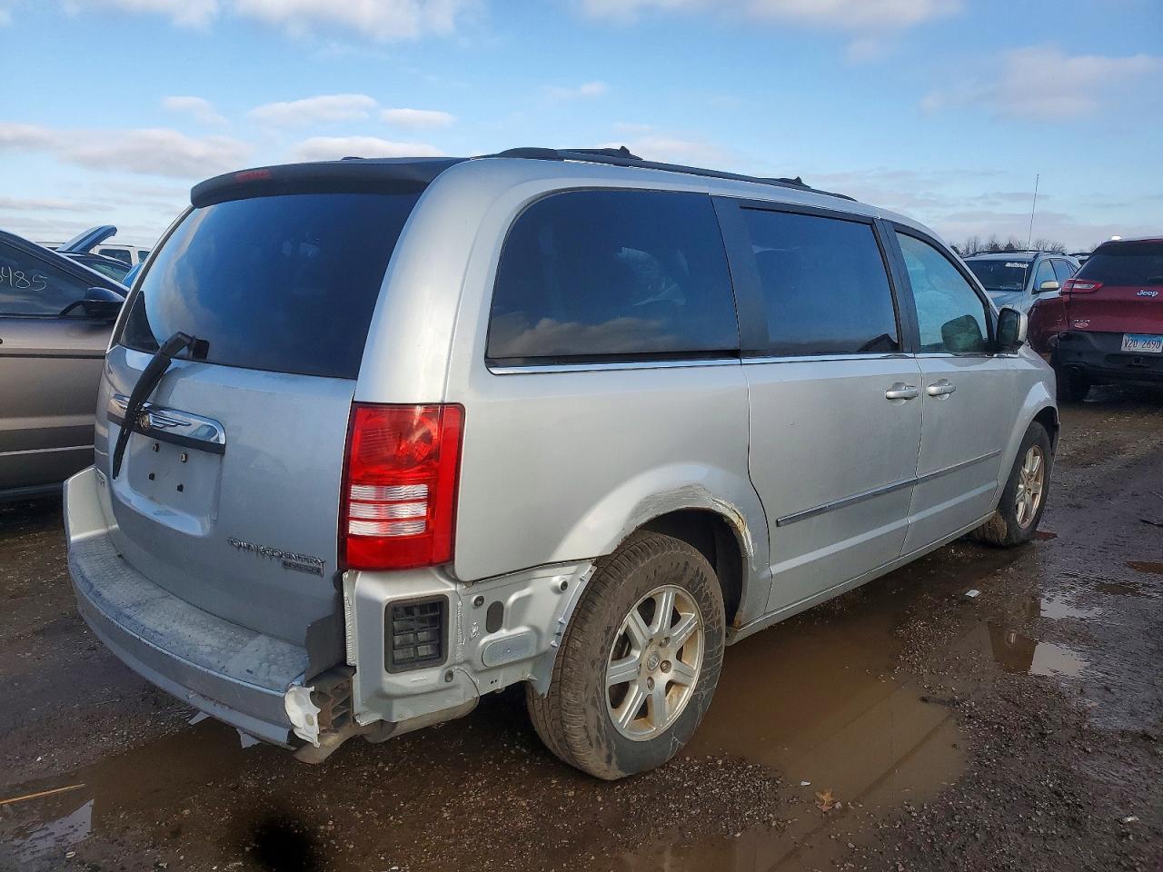 2009 Chrysler Town & Country Touring - Фото 3
