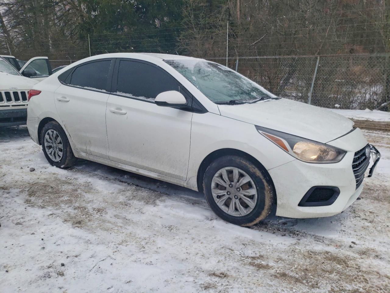 2021 Hyundai Accent Se - Фото 4