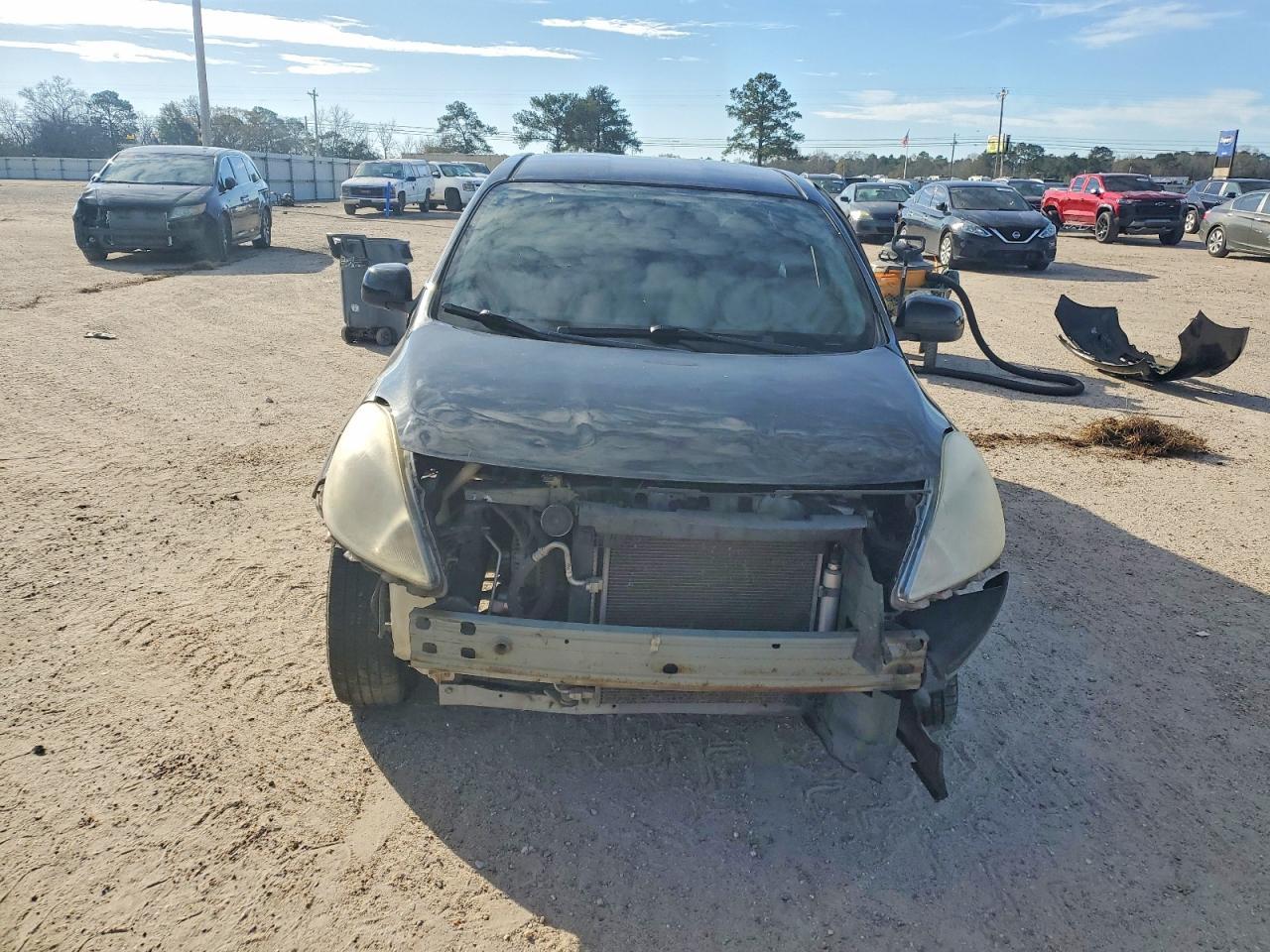 2014 Nissan Versa - Фото 5