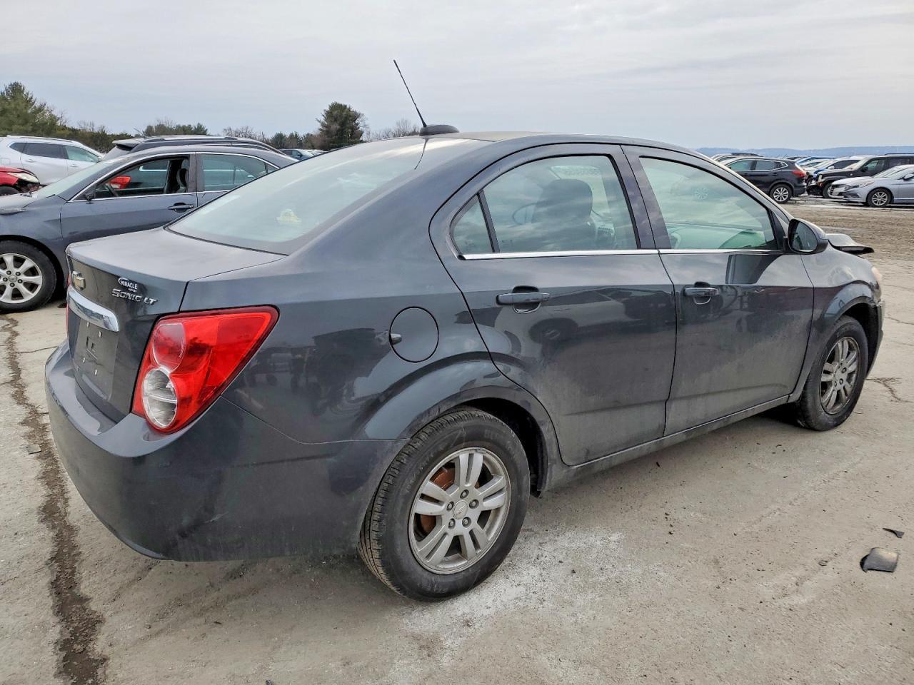 2015 Chevrolet Sonic Lt - Image 3