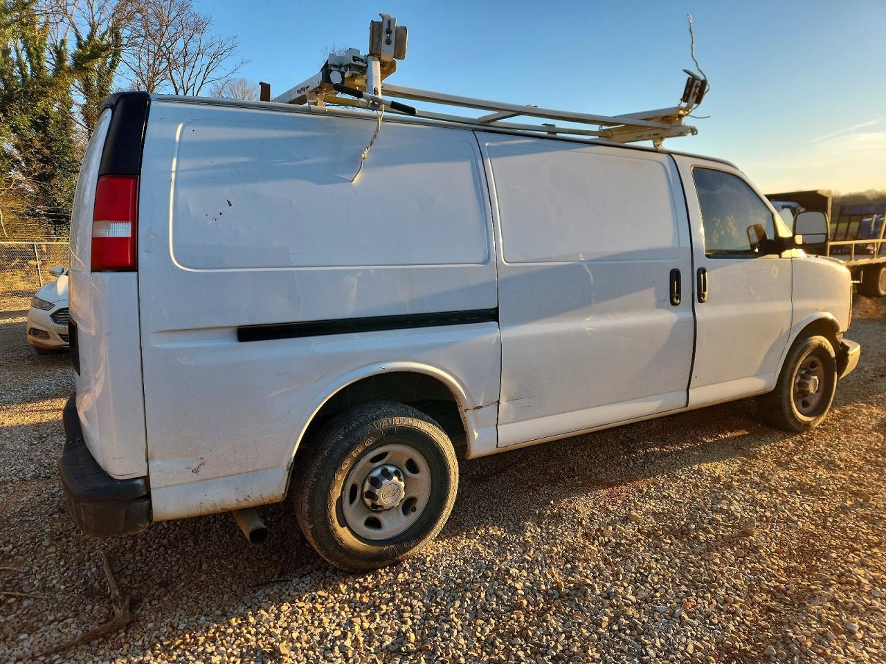 2013 Chevrolet Express 2500 Utility / Service Van - Фото 3
