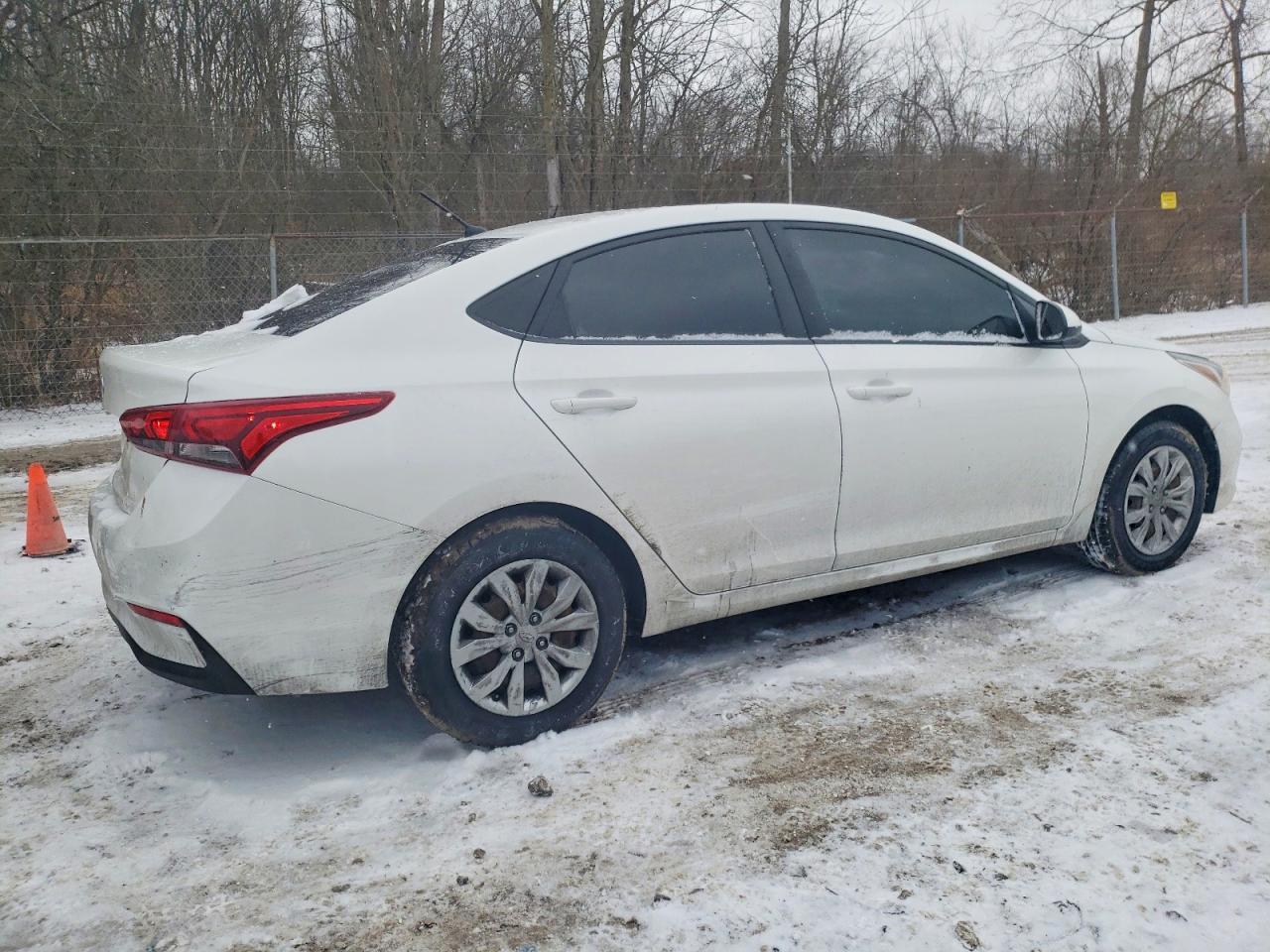 2021 Hyundai Accent Se - Фото 3