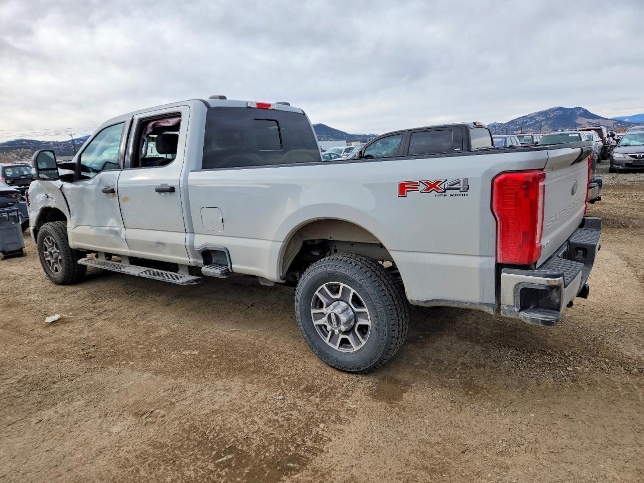 2025 Ford F250 Super Duty - Фото 2