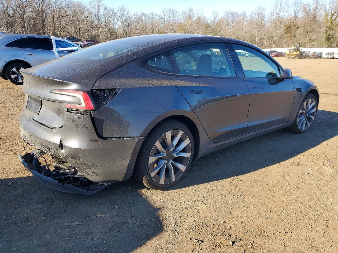 2025 Tesla Model 3 - Фото 3