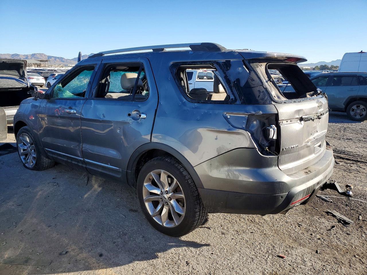 2014 Ford Explorer Limited - Image 2