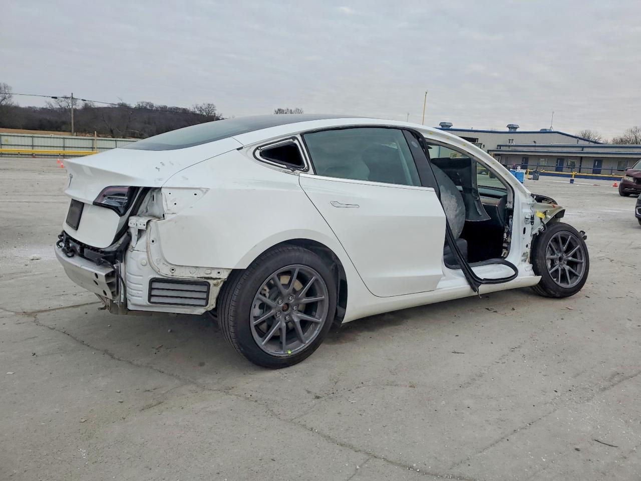 2020 Tesla Model 3 - Image 3