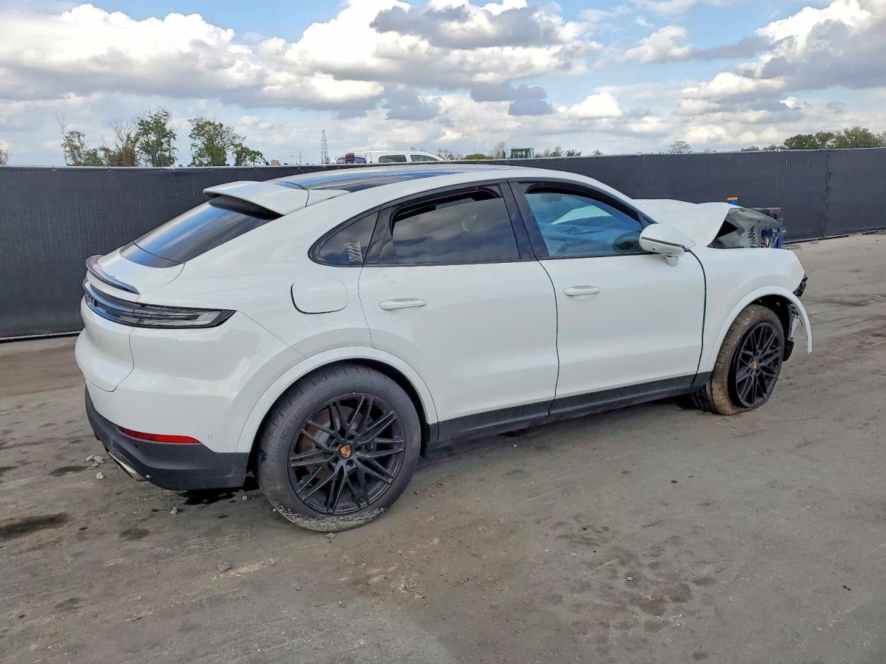 2025 Porsche Cayenne Coupe - Фото 3
