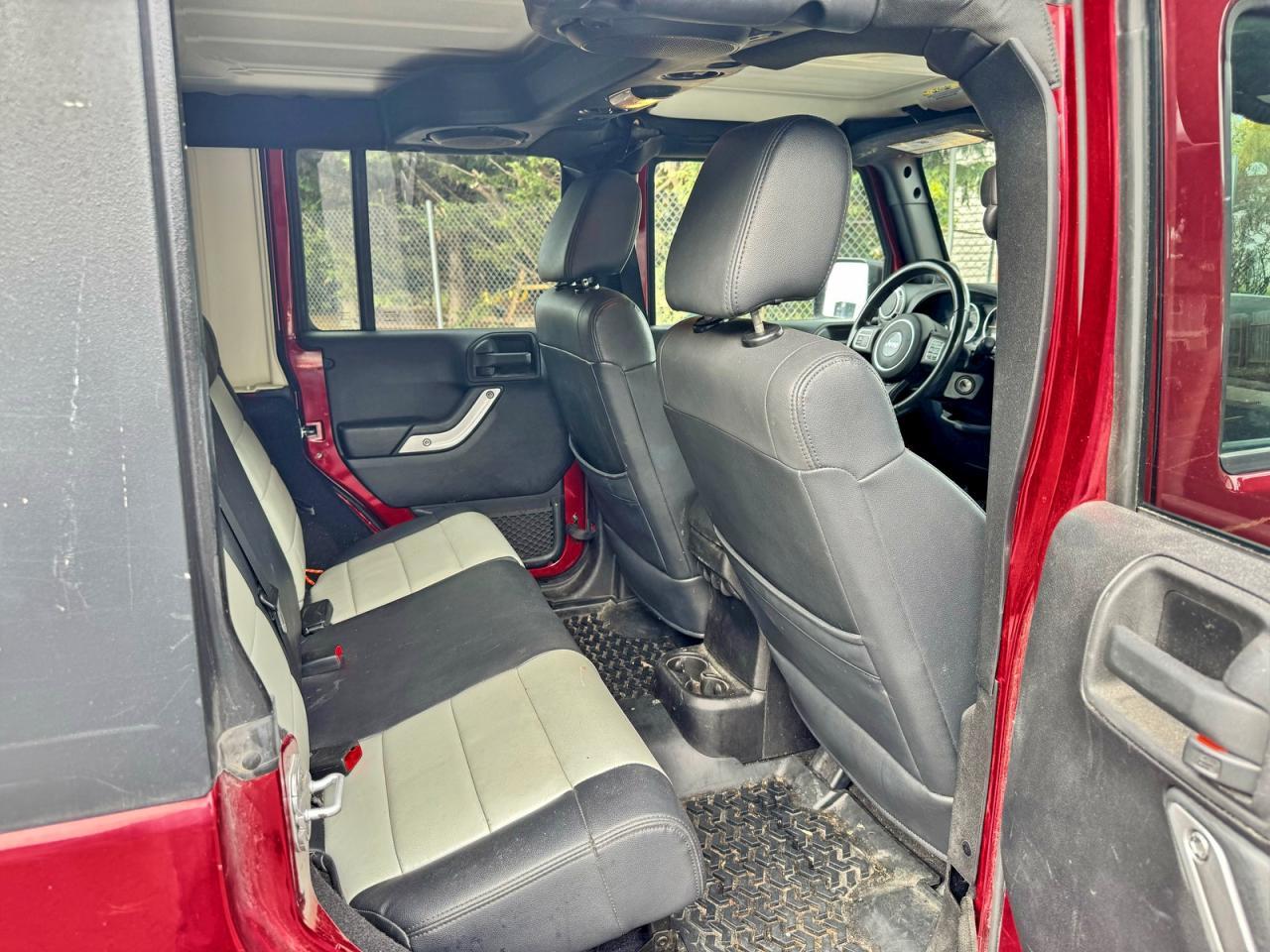 2011 Jeep Wrangler Unlimited Sahara - Image 6