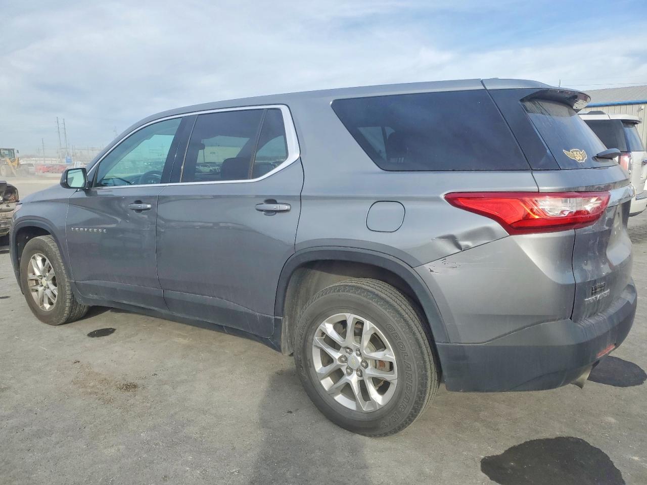 2018 Chevrolet Traverse Ls - Фото 2