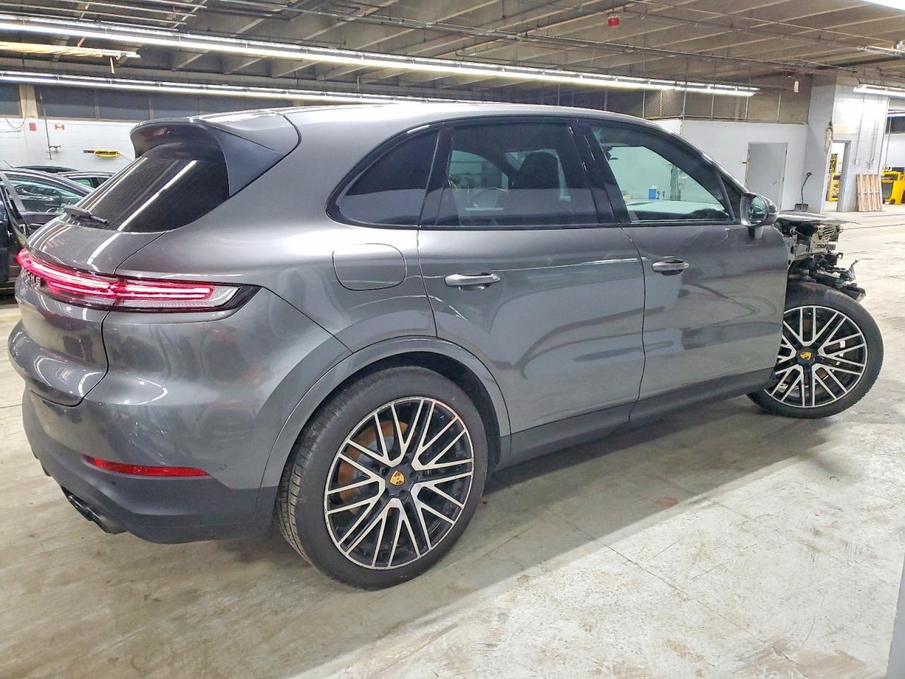 2024 Porsche Cayenne - Image 3