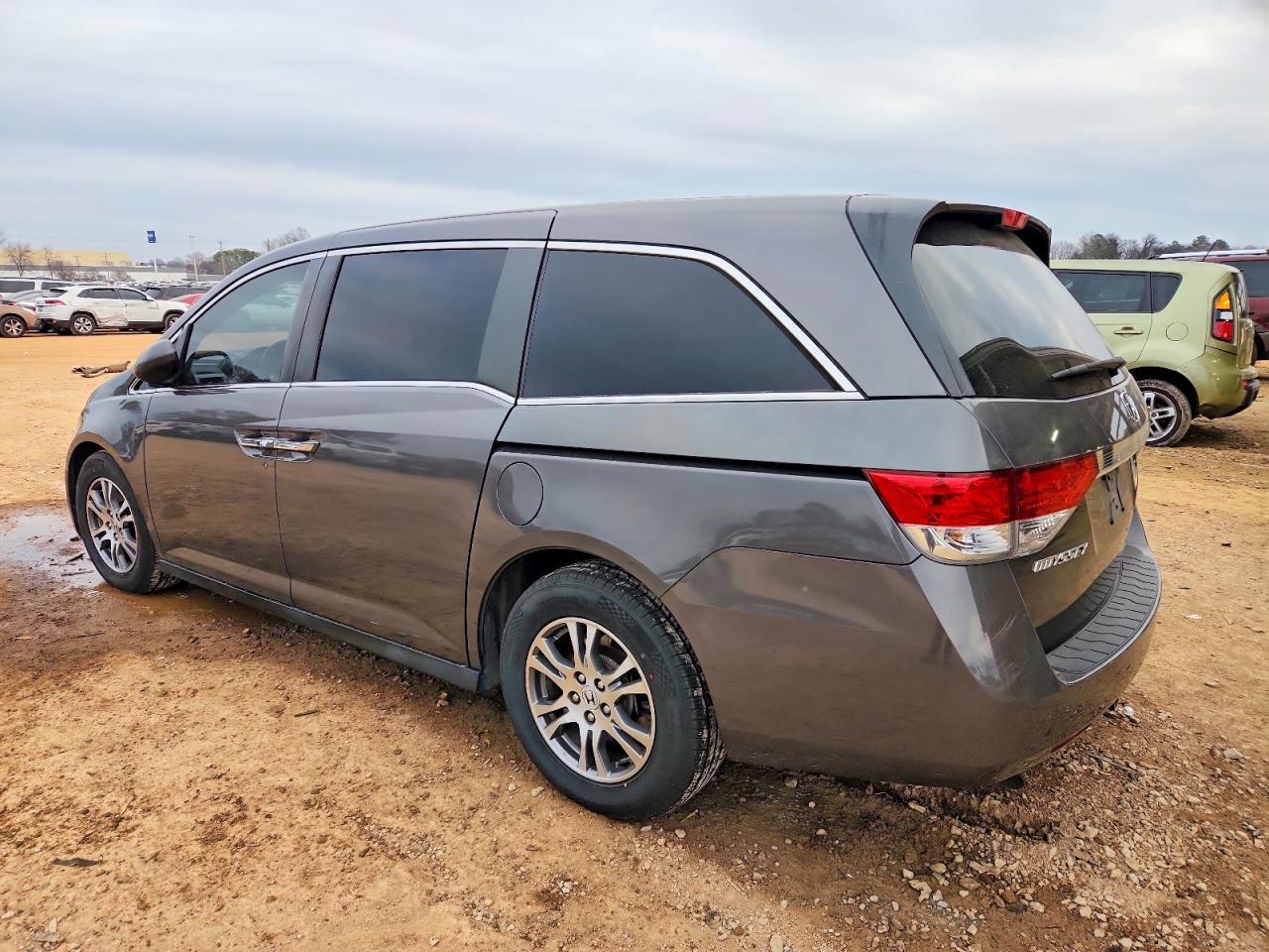 2016 Honda Odyssey - Image 2