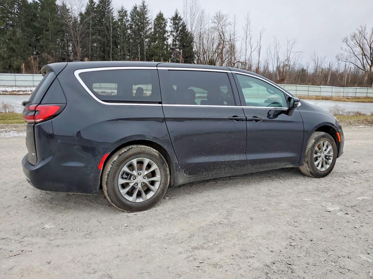 2026 Chrysler Pacifica Select - Image 3
