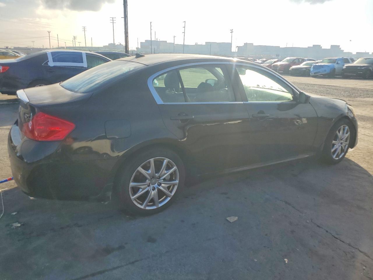 2013 Infiniti G37 Base - Image 3