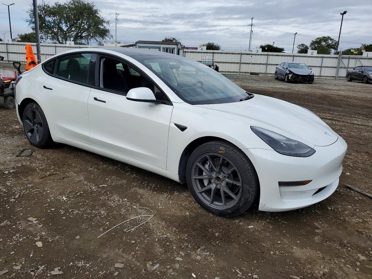 2023 Tesla Model 3 - Image 4