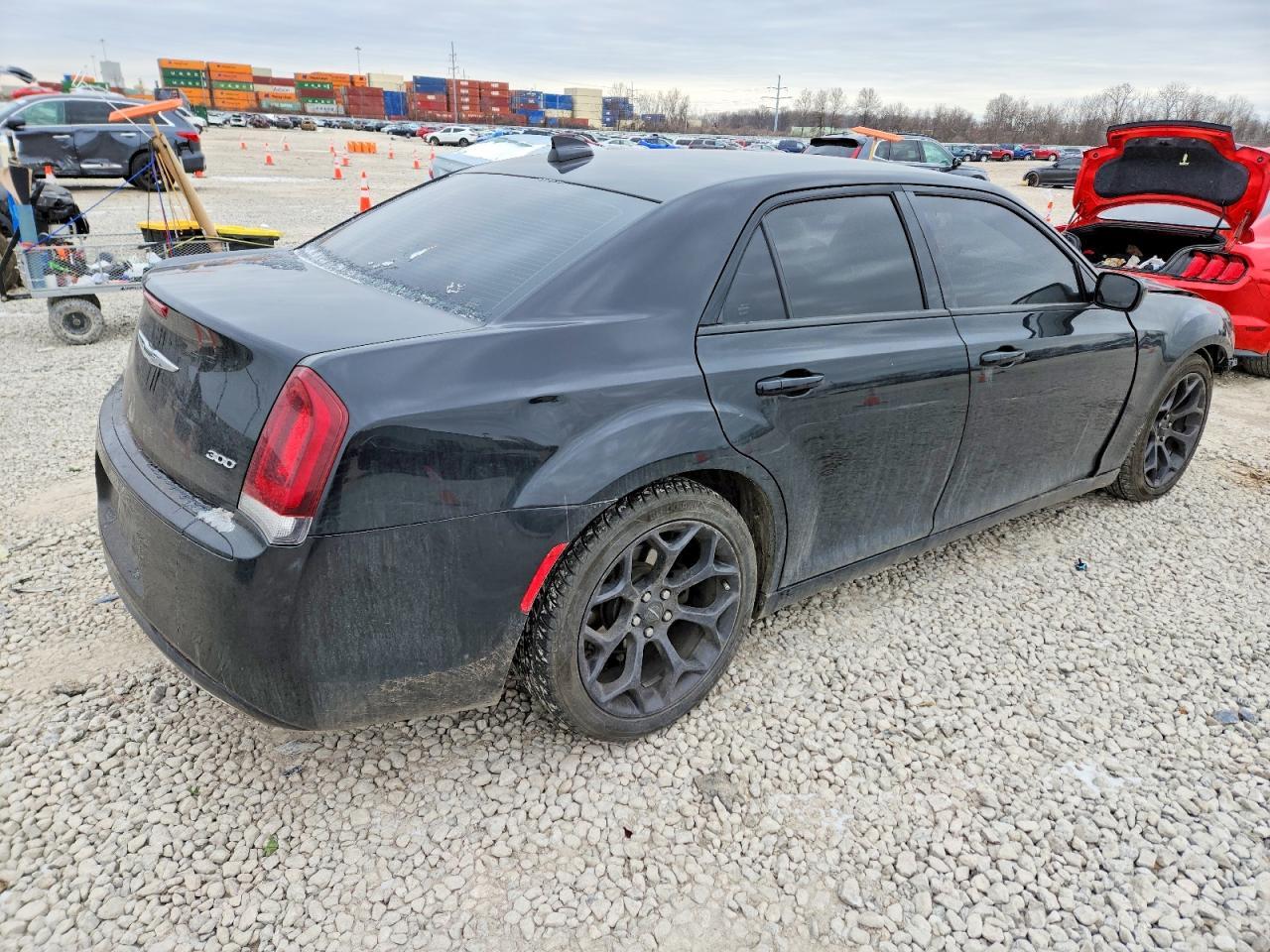 2020 Chrysler 300 Touring - Фото 3