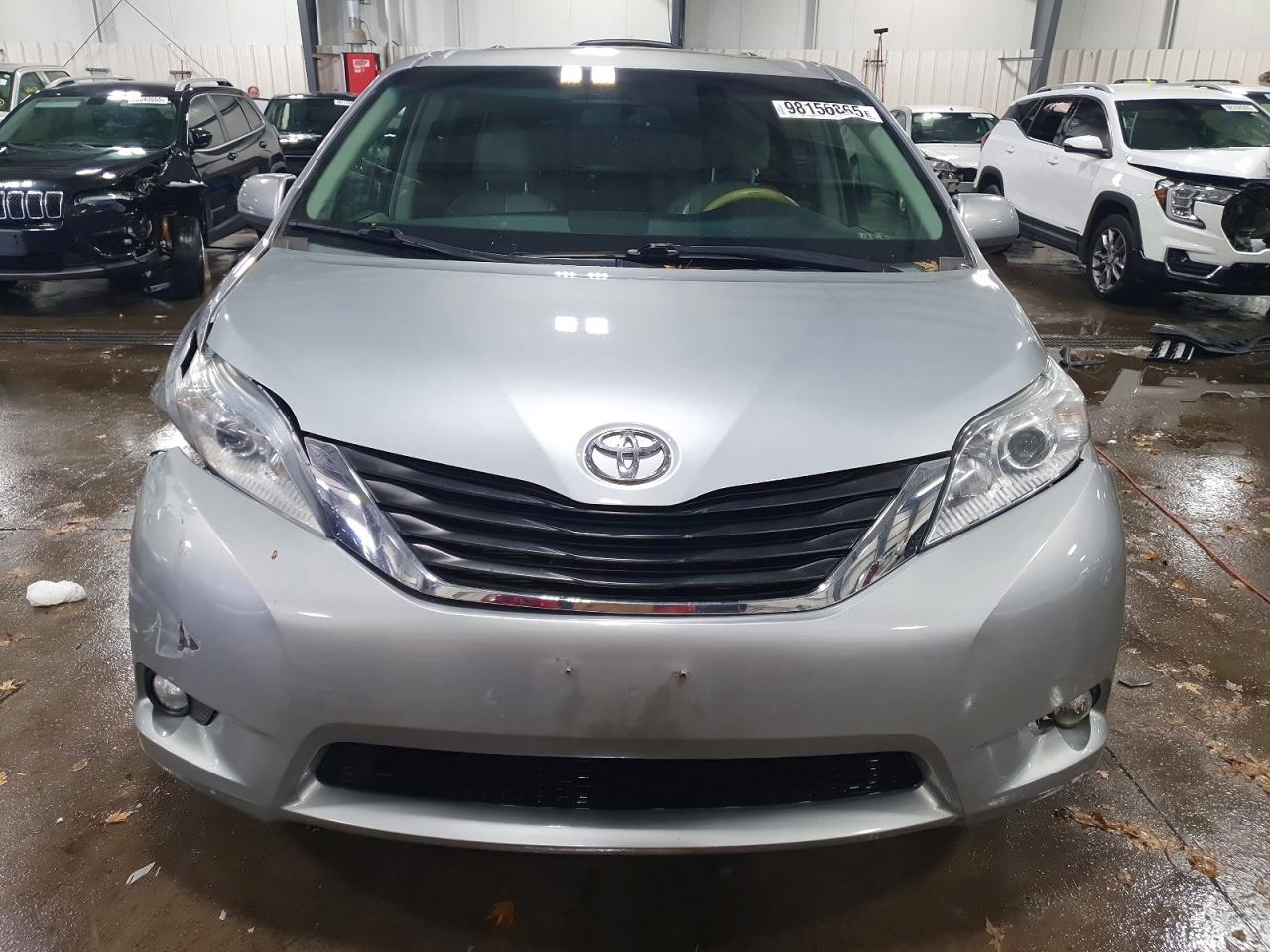 2012 Toyota Sienna Xle 8-Passenger - Фото 5
