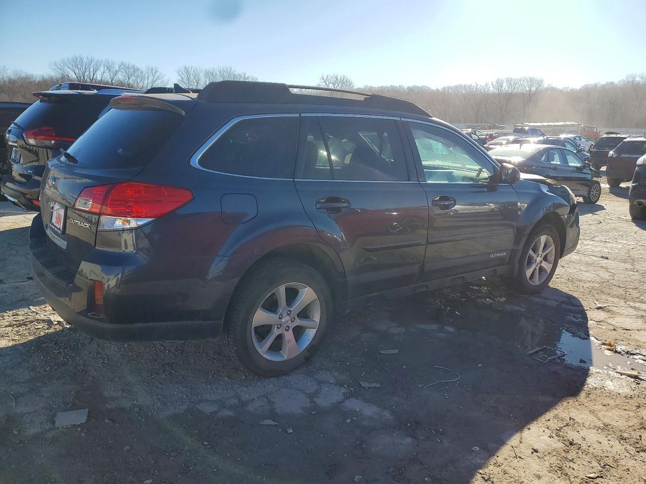 2013 Subaru Outback 2.5I Limited - Image 3