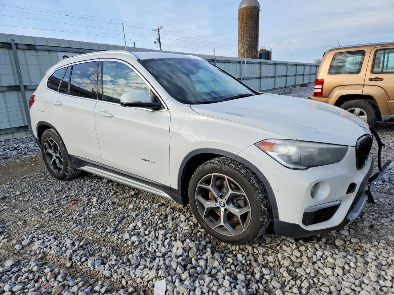 2017 BMW X1 xDrive28I - Фото 4