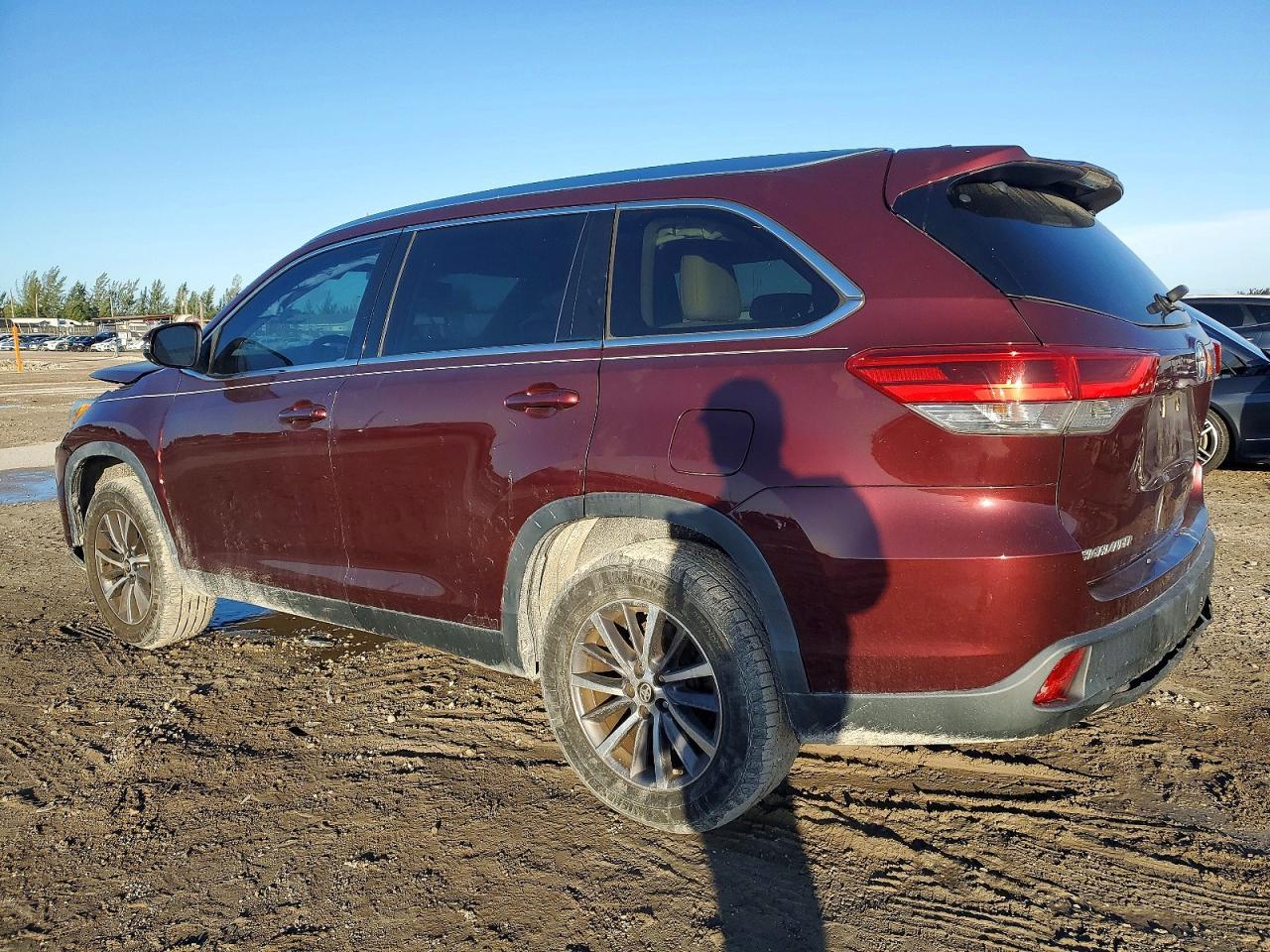 2019 Toyota Highlander Se - Фото 2