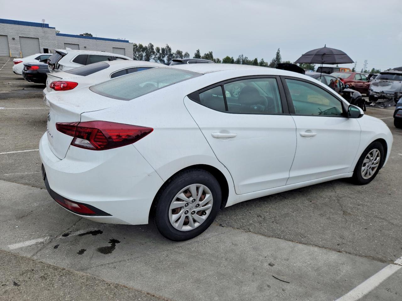 2019 Hyundai Elantra Se - Image 3