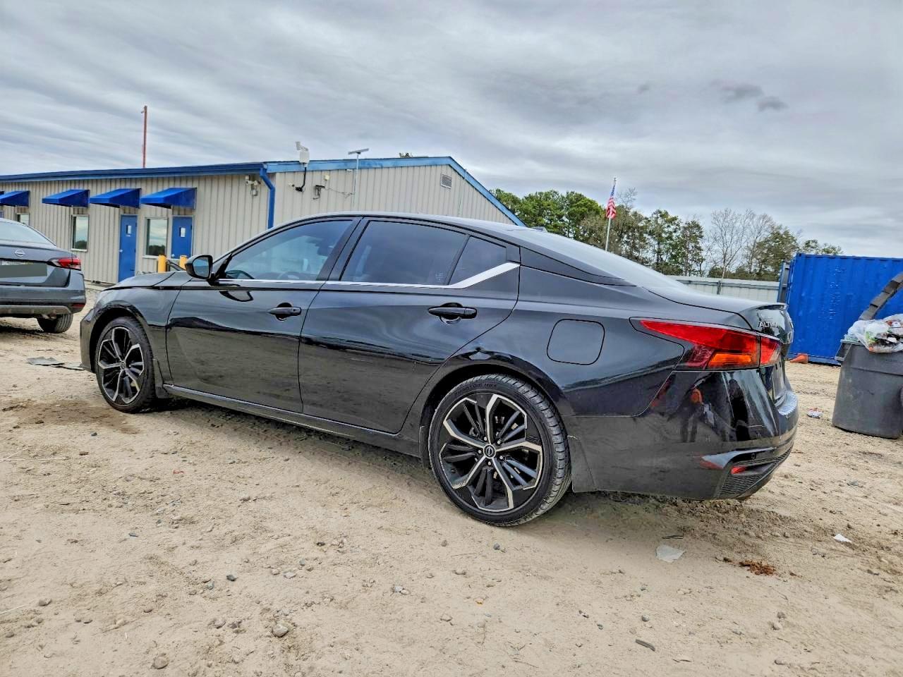 2023 Nissan Altima Sr - Фото 2