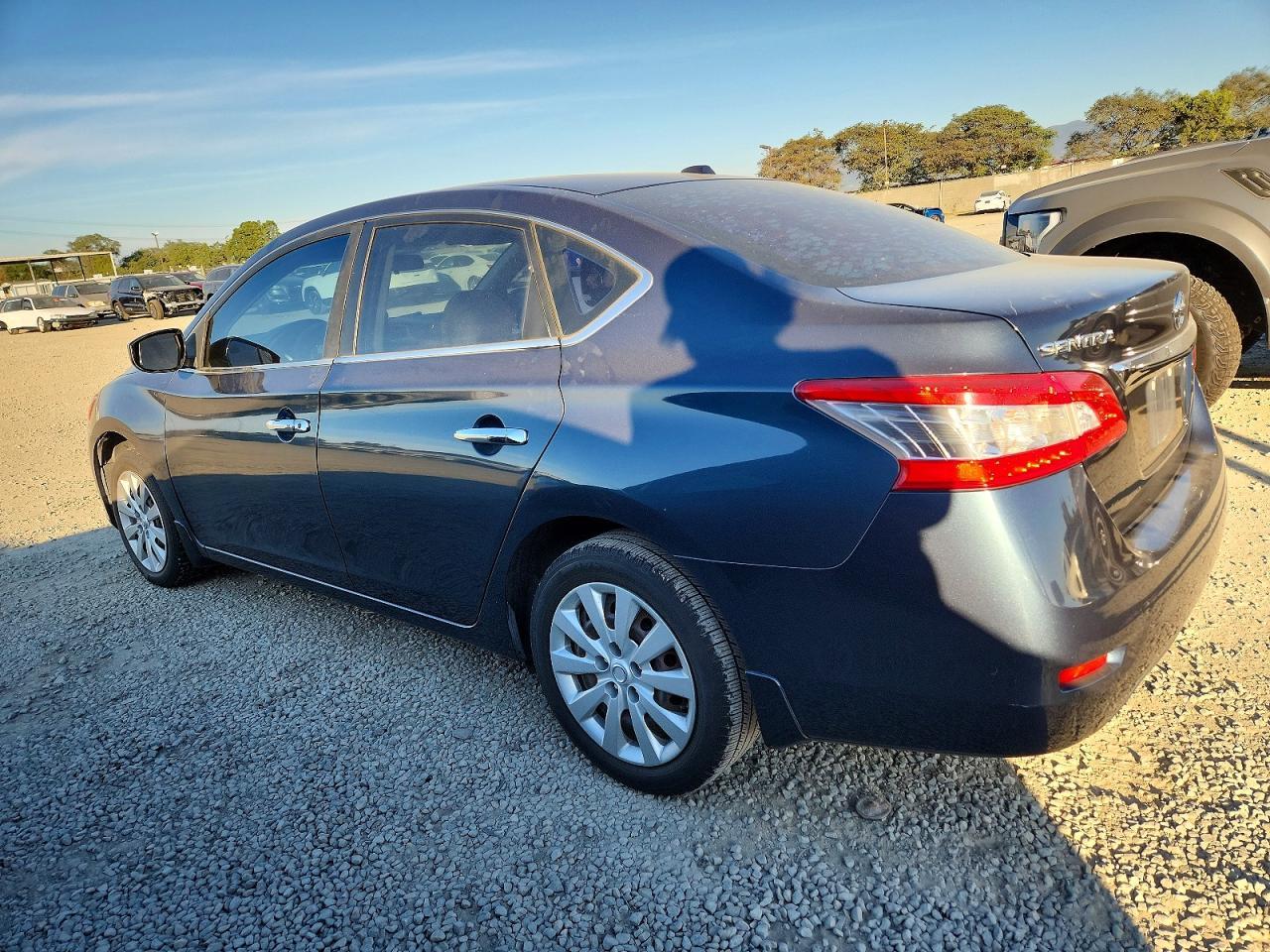 2015 Nissan Sentra S - Фото 2
