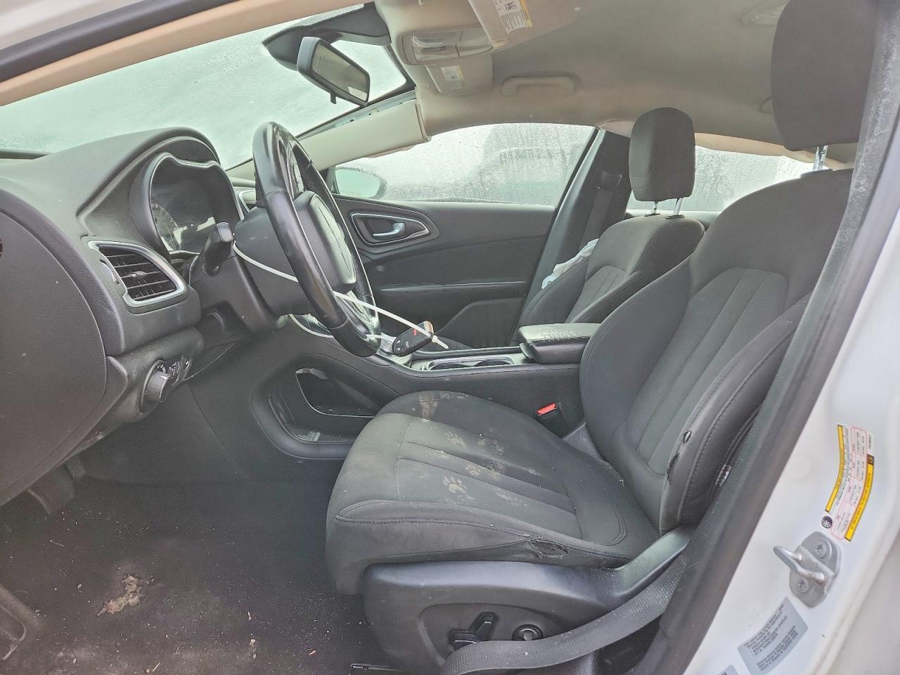 2015 Chrysler 200 Limited - Image 7