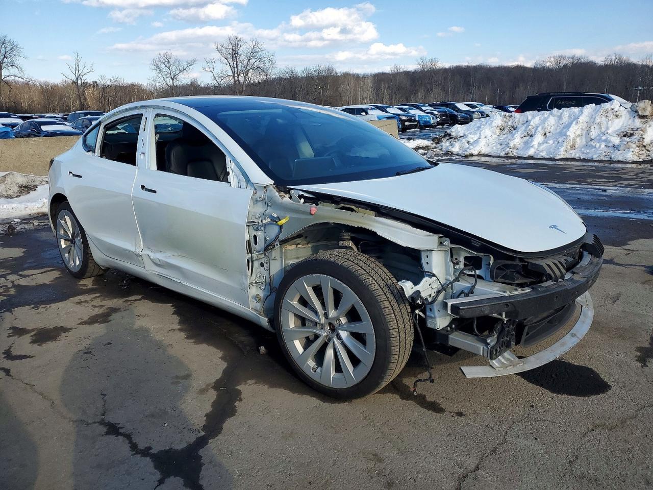 2022 Tesla Model 3 - Фото 4