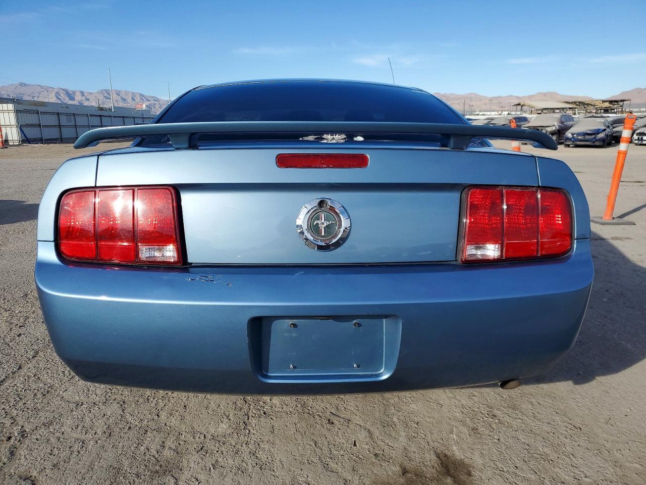 2005 Ford Mustang - Image 6