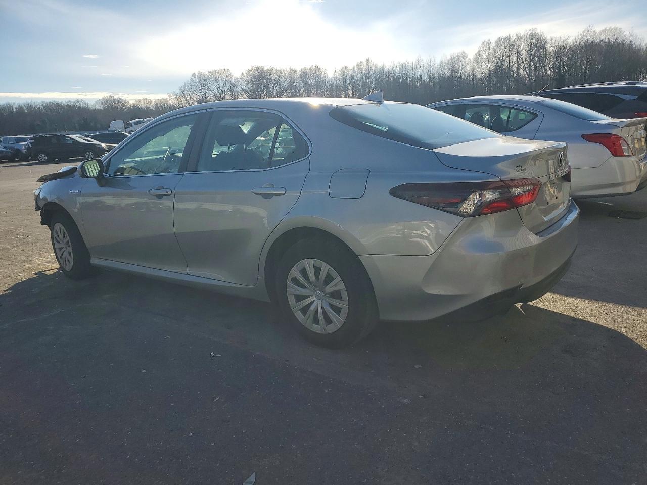 2021 Toyota Camry Hybrid Le - Фото 2
