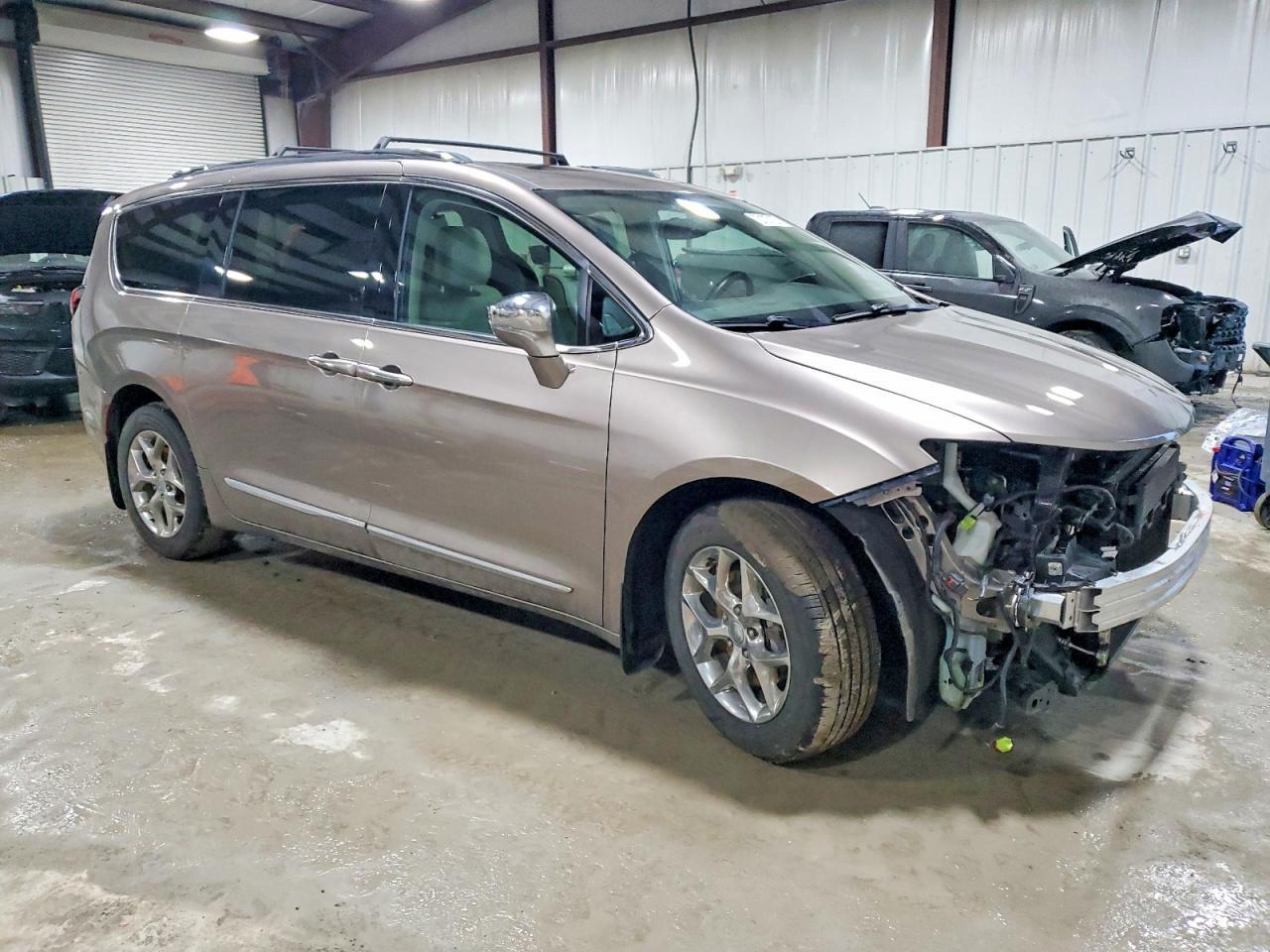 2017 Chrysler Pacifica Limited - Фото 4