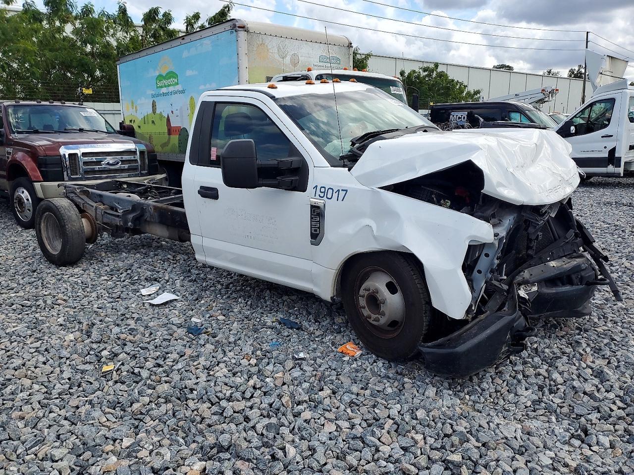 2019 Ford F350 Super Duty Truck Cab And Chassis - Image 4