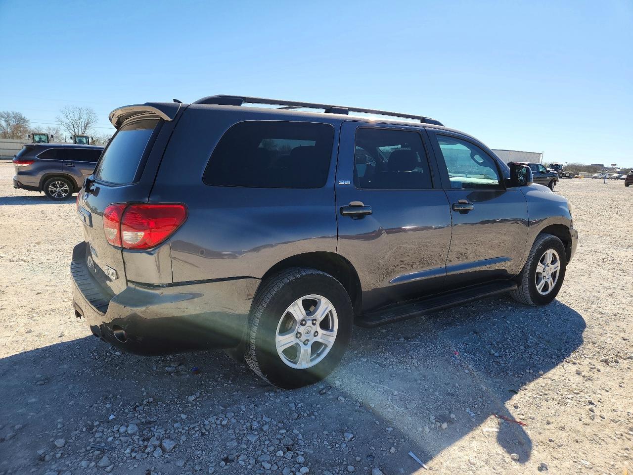 2016 Toyota Sequoia Sr5 - Image 3