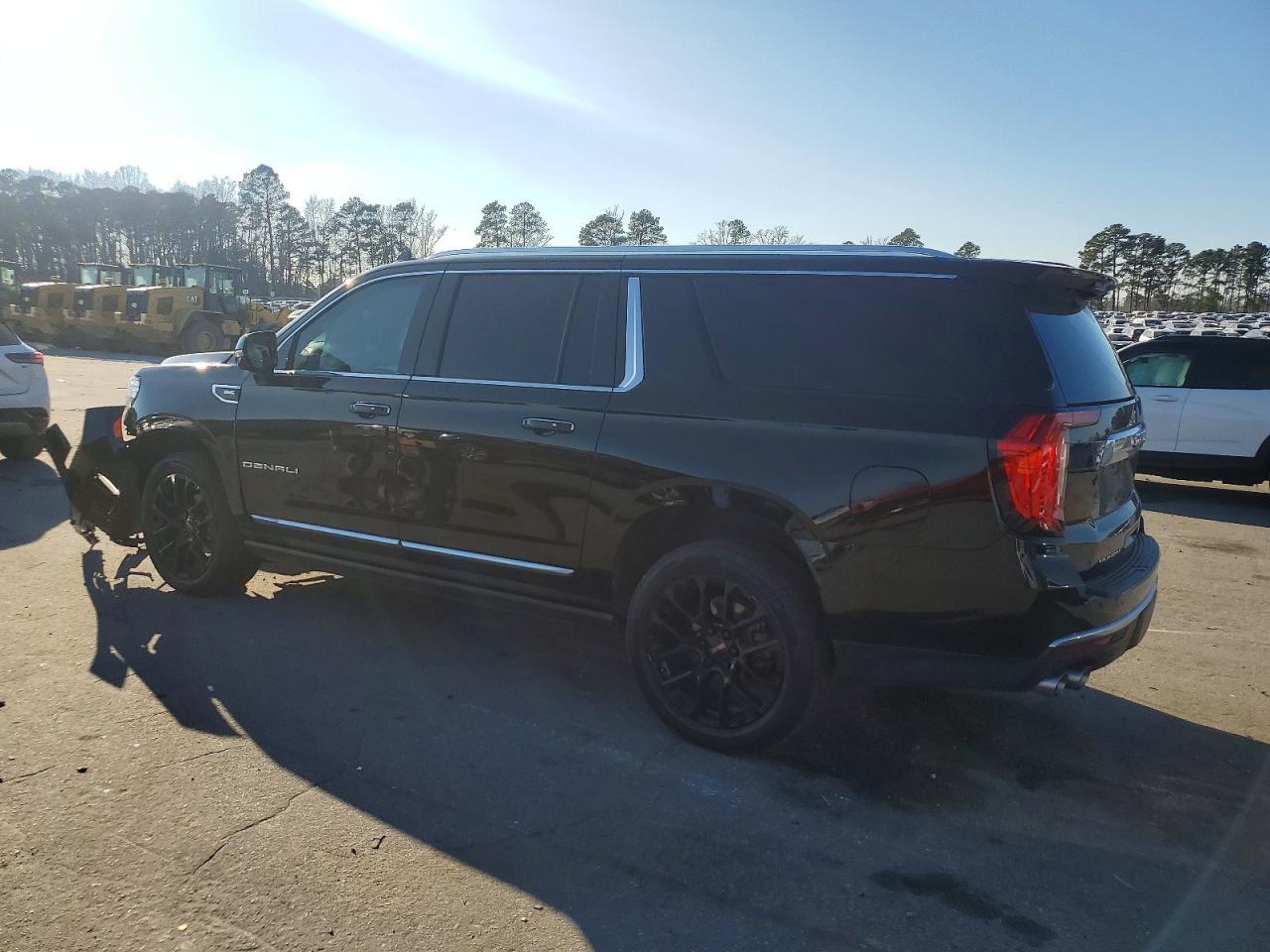 2022 GMC Yukon Xl Denali - Image 2
