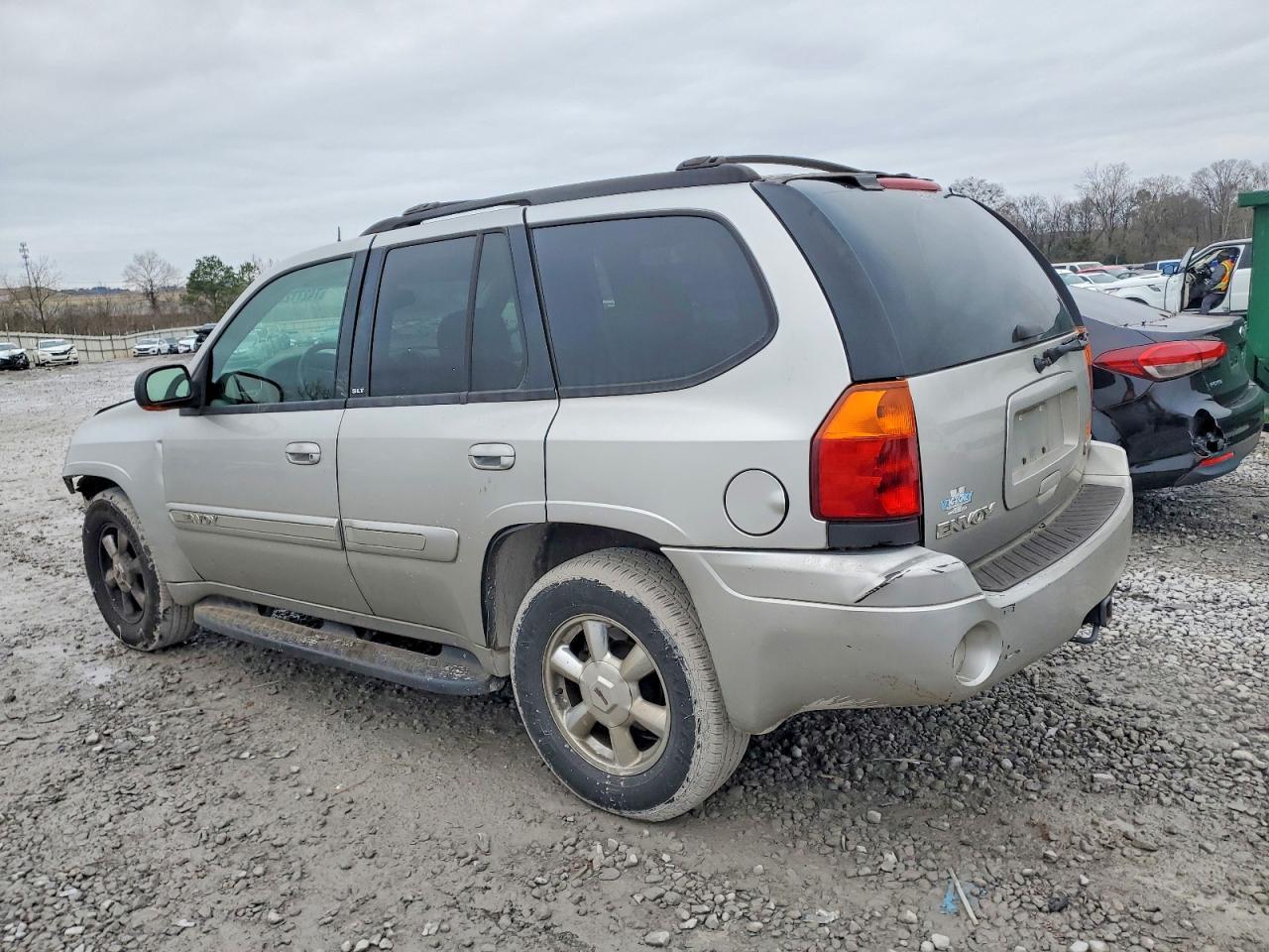 2005 GMC Envoy - Image 2