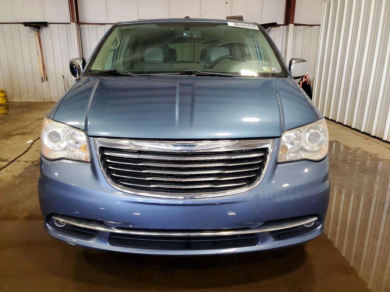 2011 Chrysler Town & Country Limited - Фото 5
