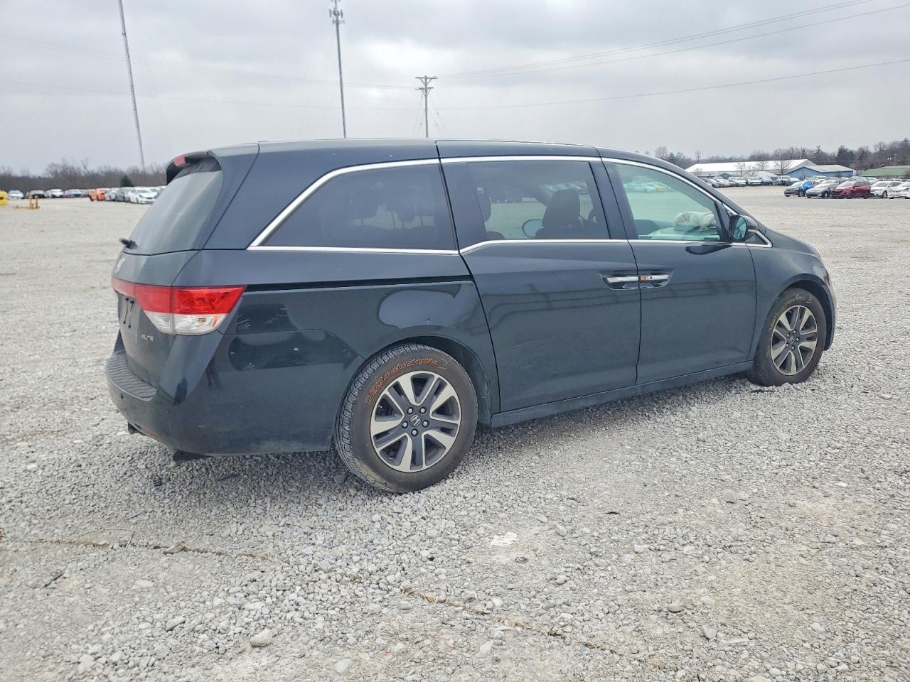 2016 Honda Odyssey Touring - Image 3