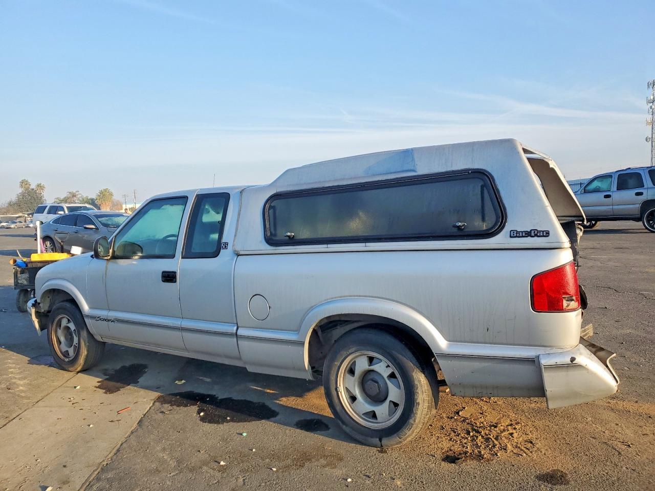 1995 GMC Sonoma - Image 2