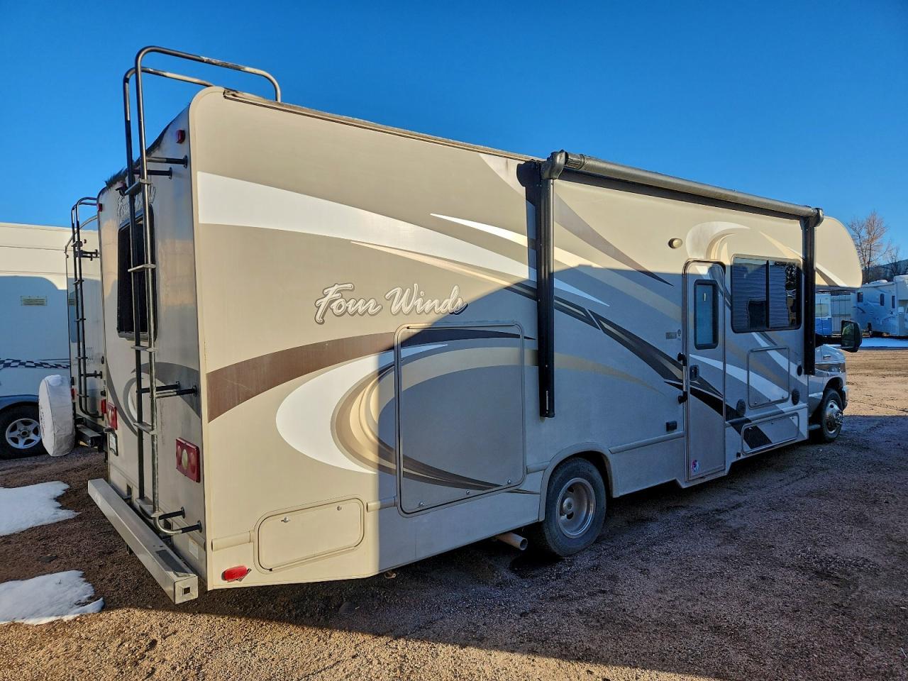 2015 Ford Econoline E450 Super Duty Cutaway Van - Фото 4