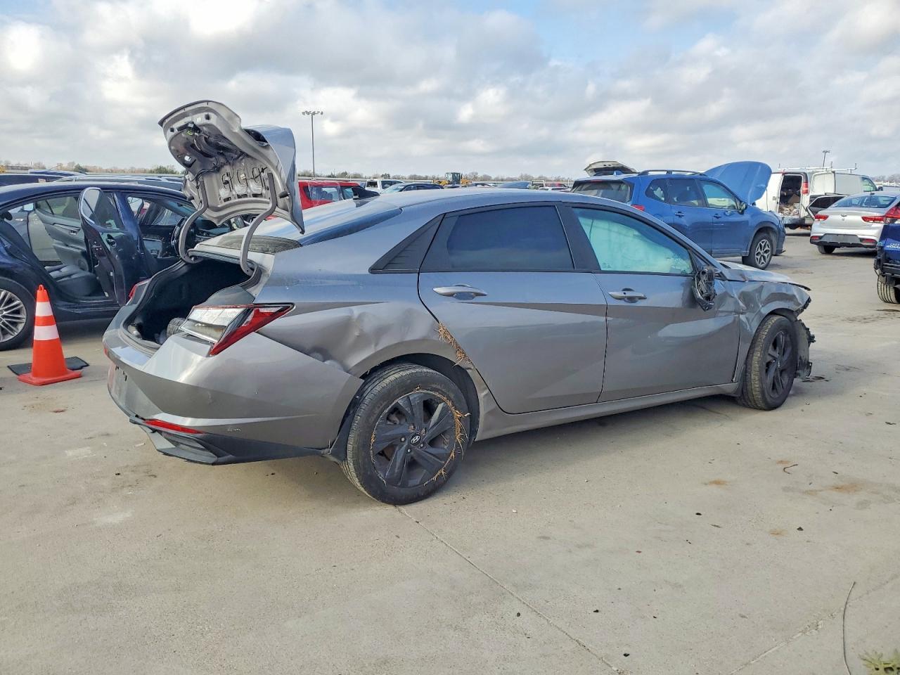 2022 Hyundai Elantra Sel - Фото 3