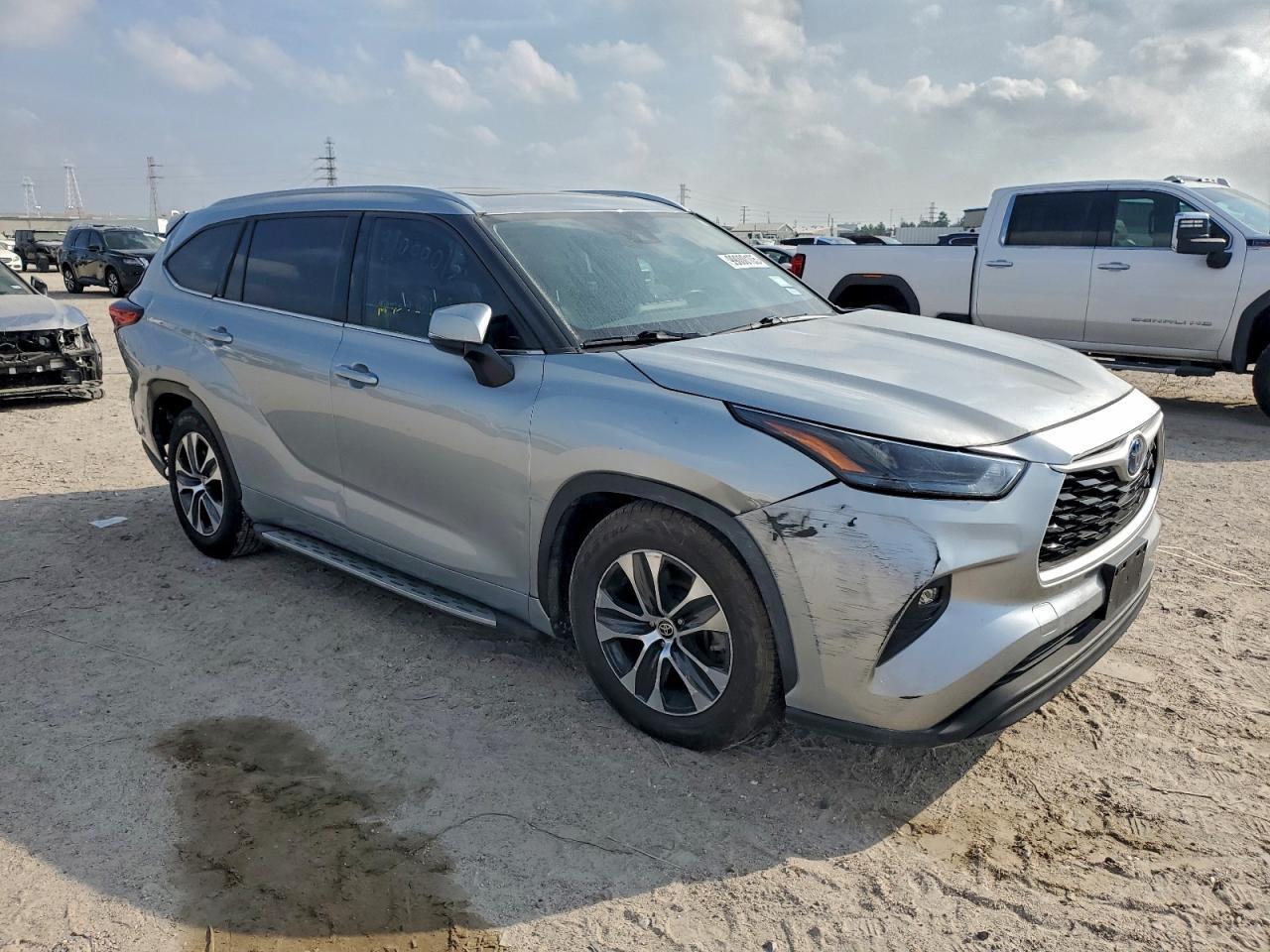 2022 Toyota Highlander Hybrid Xle - Image 4