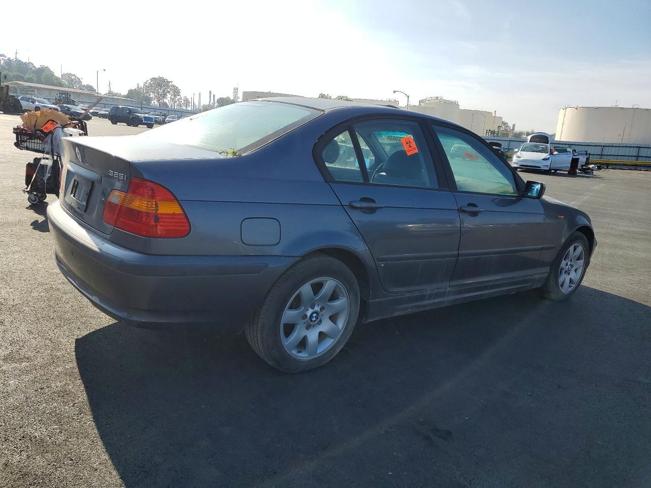 2002 BMW 325 I - Image 3