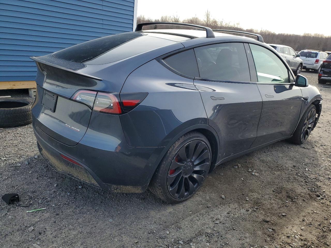 2023 Tesla Model Y - Фото 3